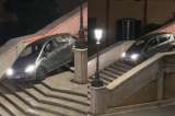 Hombre de 80 años intentó bajar con su carro un monumento en Roma: video