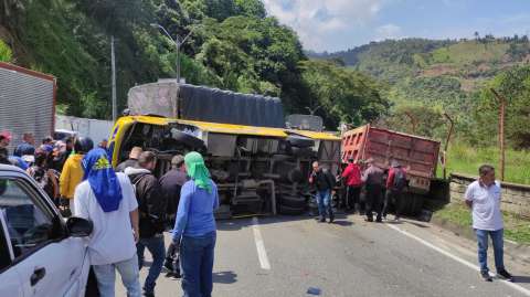 Accidente en la vía Medellín Bogotá dejó cuatro heridos y un muerto