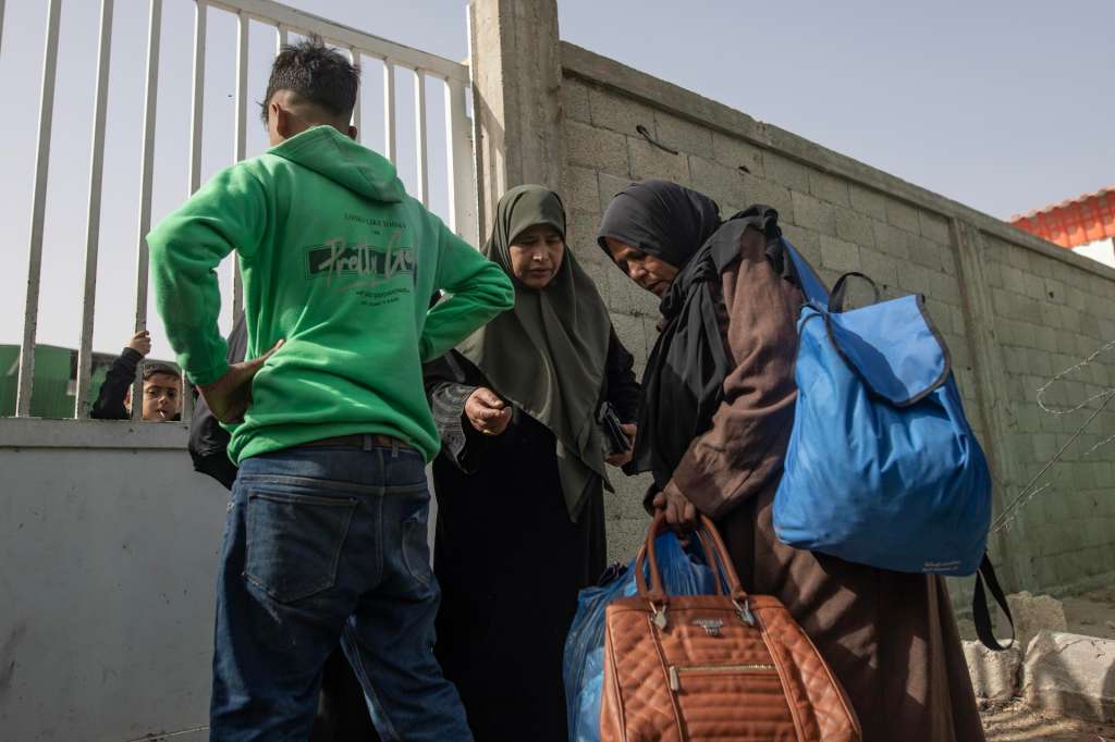 KHAN YOUNIS (---), 02/02/2026.- Palestinian patients gather inside the Palestinian Red Crescent Hospital in Khan Younis, southern Gaza Strip, 02 February 2026. Five Palestinian patients will be allowed to cross the Rafah border to receive medical treatment following communication from the World Health Organization that they were approved by the Israeli side to travel to Egypt. Israel has reopened the Rafah border between Gaza and Egypt, allowing a limited number of people to cross daily. (Egipto) EFE/EPA/HAITHAM IMAD