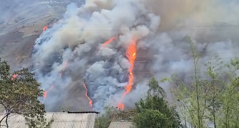 Incendio en Ancuya, Nariño, arrasa cultivos de caña y amenaza a viviendas