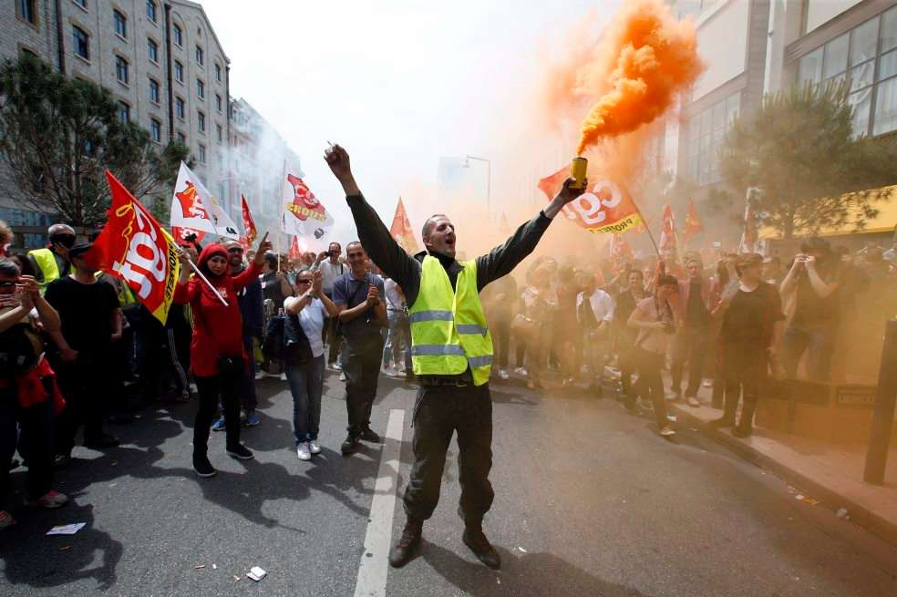 Sindicalistas del CGT participaron ayer en una de las manifestaciones en Marsella. / Efe