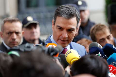 Pedro Sánchez y la ministra de Defensa fueron espiados por Pegasus, según Madrid