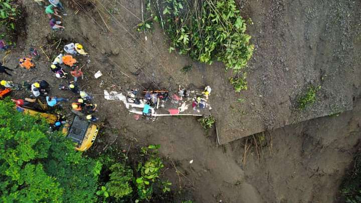 Derrumbe en Risaralda sepultó un bus con 25 pasajeros
