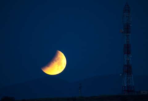 En este eclipse lunar de mayo aprende estos trucos para cuidar tu energía