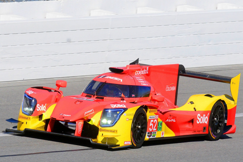 Sebastián Saavedra, a bordo del auto 52 del Mathiasen Motorsports Team. / EFE