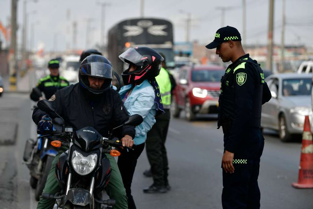 Retenes de tránsito durante la plan éxodo, en la autopista sur, peaje mondoñedo.