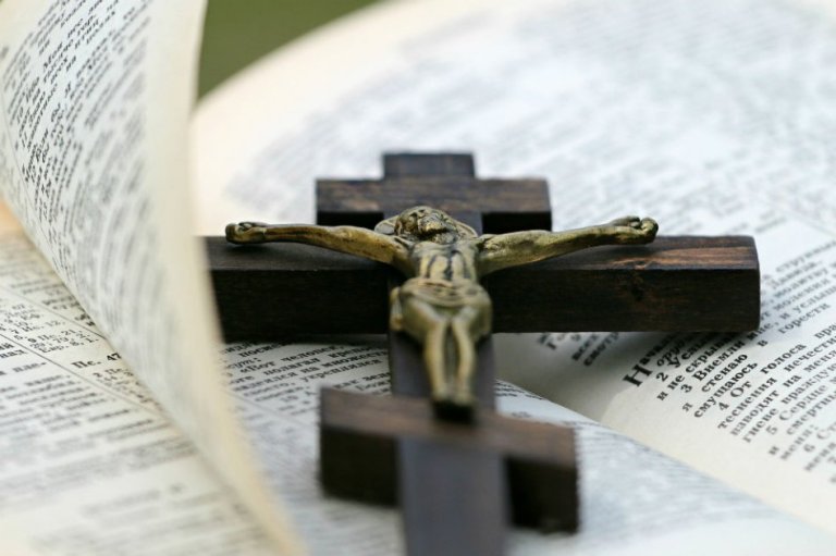 Con referendo, buscan que colegios del país enseñen sobre familia con la Biblia