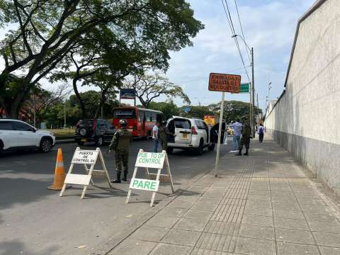 Balacera en puesto de control en Cali: murió hombre que iba en camioneta con droga