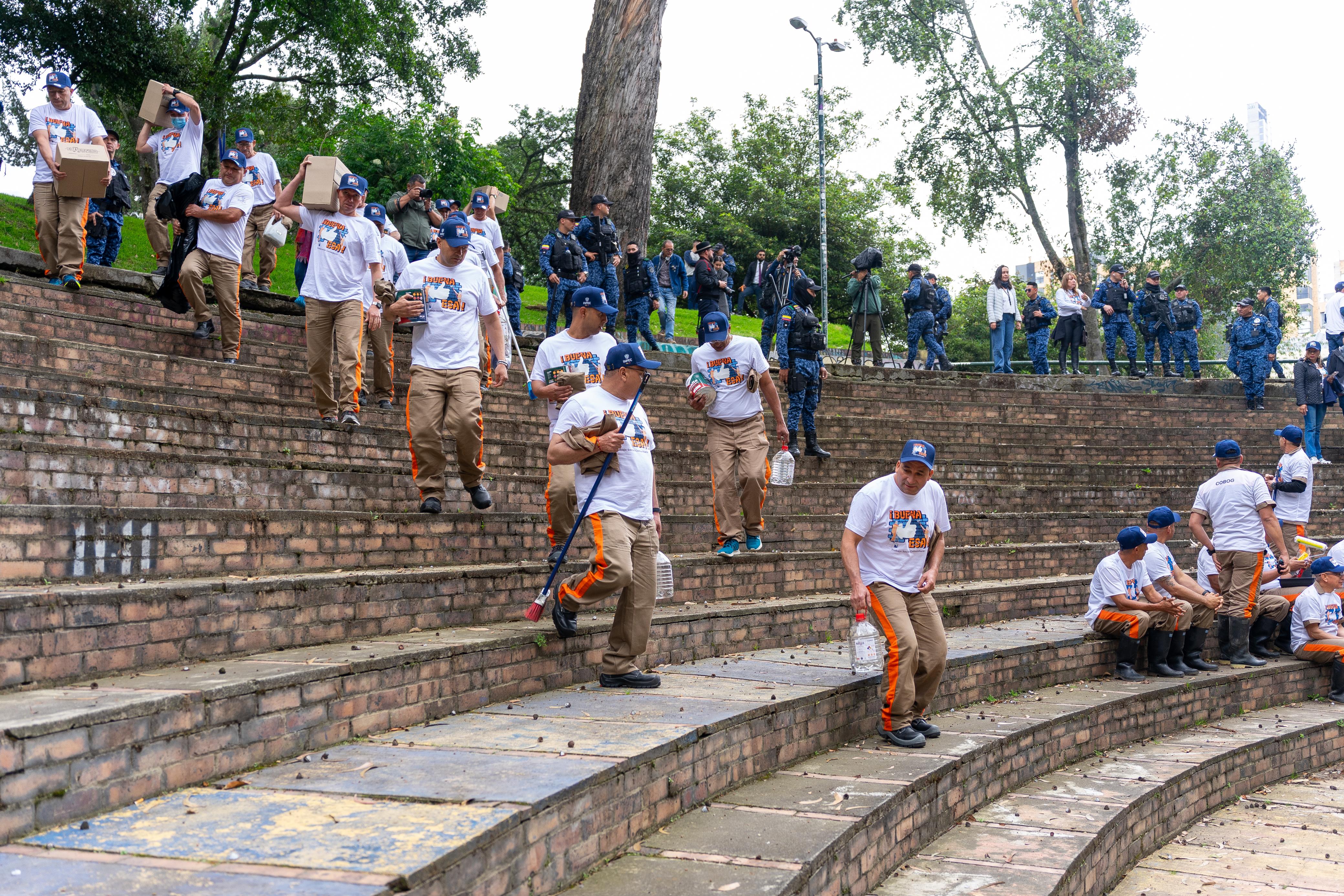 Labores de limpieza en Bogotá.