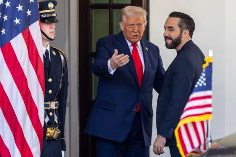 Trump recibe a Bukele, su mejor amigo en Latinoamérica, para hablar de migración