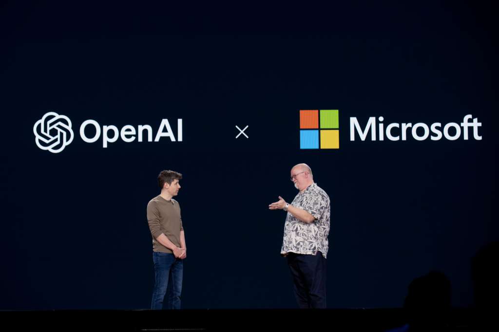 Sam Altman, CEO de OpenAI y Kevin Scott, director de tecnología de Microsoft.