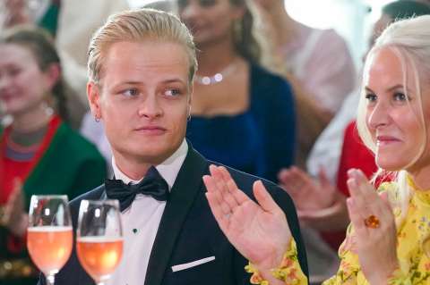 Piden 7 años de cárcel para hijo de la princesa Mette-Marit por violación