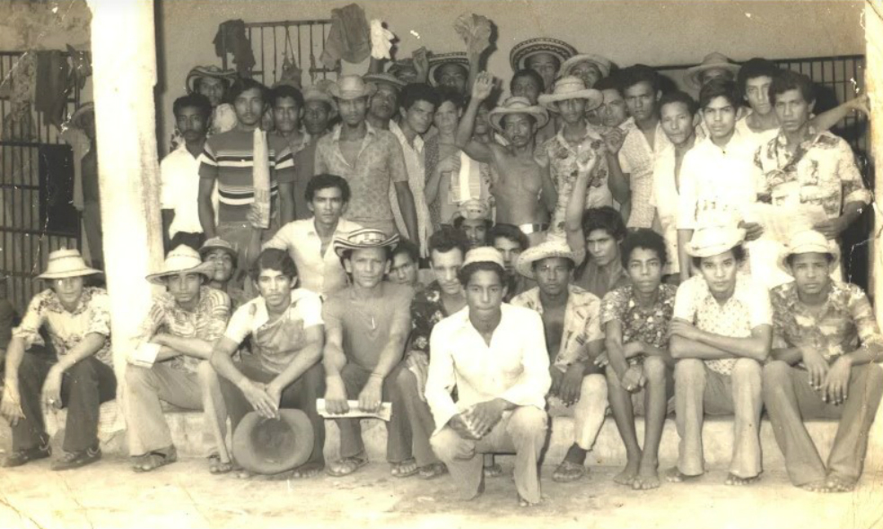 Grupo de jóvenes campesinos que lideraron la lucha por la tierra. Foto/ Richard May y José Rivera Mesa. Archivo CNNM.