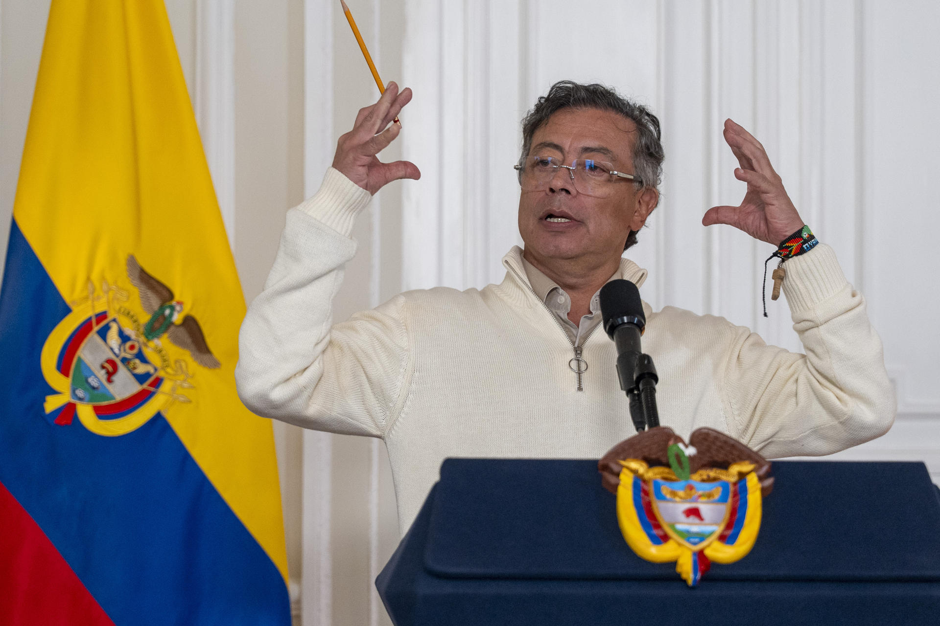 AME8901. BOGOTÁ (COLOMBIA), 27/01/2026.- Fotografía cedida por la Presidencia de Colombia que muestra a su mandatario, Gustavo Petro, hablando durante una reunión este martes, en Bogotá (Colombia). Petro volvió a referirse a la reunión que sostendrá el próximo 3 de febrero con su homólogo estadounidense, Donald Trump, en la Casa Blanca, un encuentro que adelanta será "determinante" para él y para "la vida de la humanidad". EFE / Presidencia De Colombia /SOLO USO EDITORIAL NO VENTAS /SOLO DISPONIBLE PARA ILUSTRAR LA NOTICIA QUE ACOMPAÑA (CRÉDITO OBLIGATORIO)