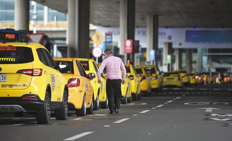En Bogotá hay 52.700 taxis, de los cuales unos 6.000 tienen el sistema de “taxi inteligente”. / Diego Cuevas - El Espectador