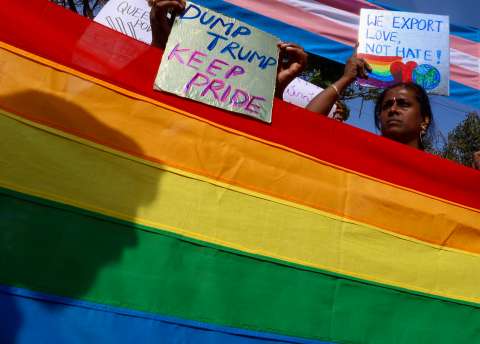 Desde eliminar la cebra arcoíris hasta vigilar baños: la cruzada anti LGBTIQ+ en Texas
