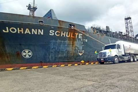 Barco estadounidense llegó a Tumaco para abastecer a Nariño de combustible