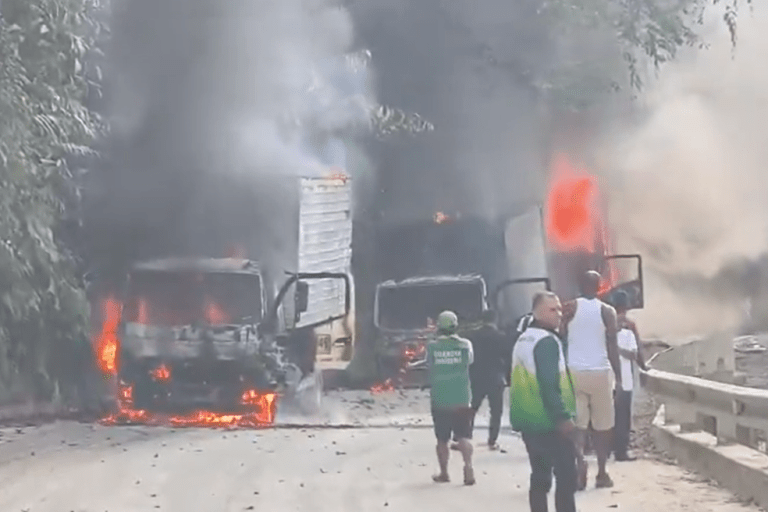 Uno de los camiones incinerados en Chocó llevaba insumos médicos hacia Quibdó