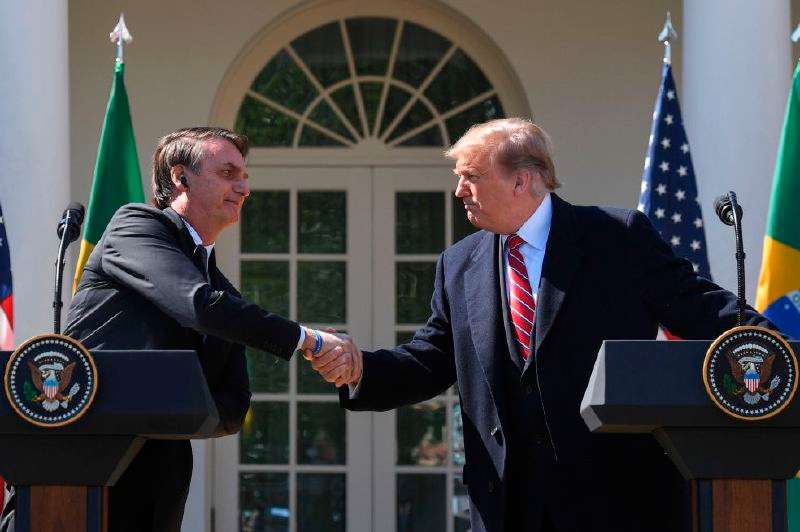 Los presidentes de Brasil, Jair Bolsonaro, y de Estados Unidos, Donald Trump, tienen mucho en común: los dos atacan a los organismos multilaterales. / AFP
