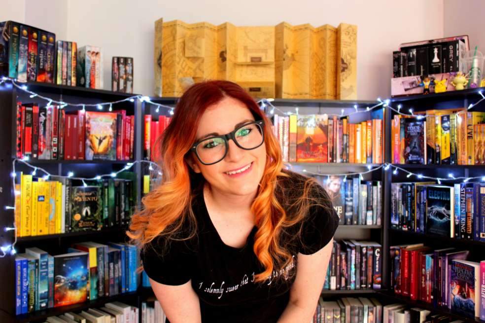 Isabela Cantos, de Bogotá, es una de las “booktubers” más reconocidas del país. En un solo mes puede llegar a recibir hasta 30 libros y leer ocho. / Archivo particular.