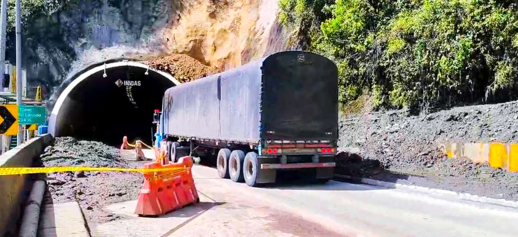 Las actividades de remoción del derrumbe continuarán y se realizarán cierres preventivos en el km 29 para avanzar con el retiro de material.