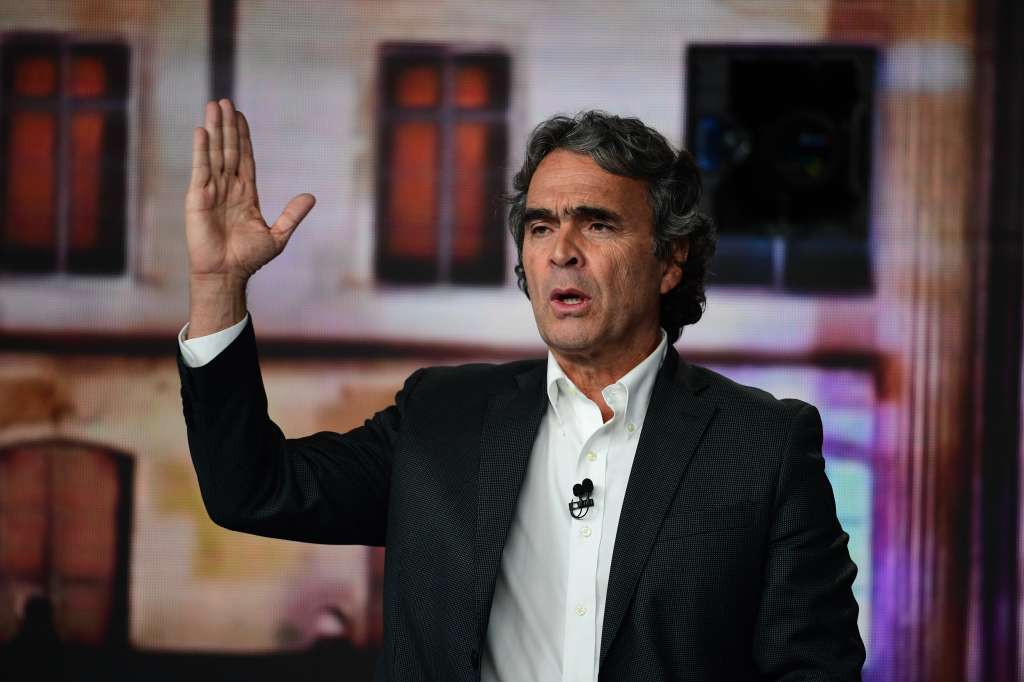 Candidato a la presidencia de Colombia durante el debate organizado por Caracol TV