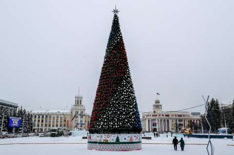 El costo de un árbol de navidad escandaliza a una ciudad en Rusia
