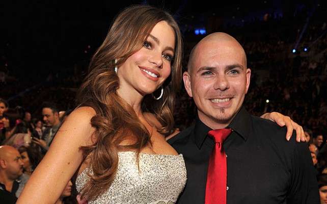 Sofía Vergara y Pitbull. / Archivo
