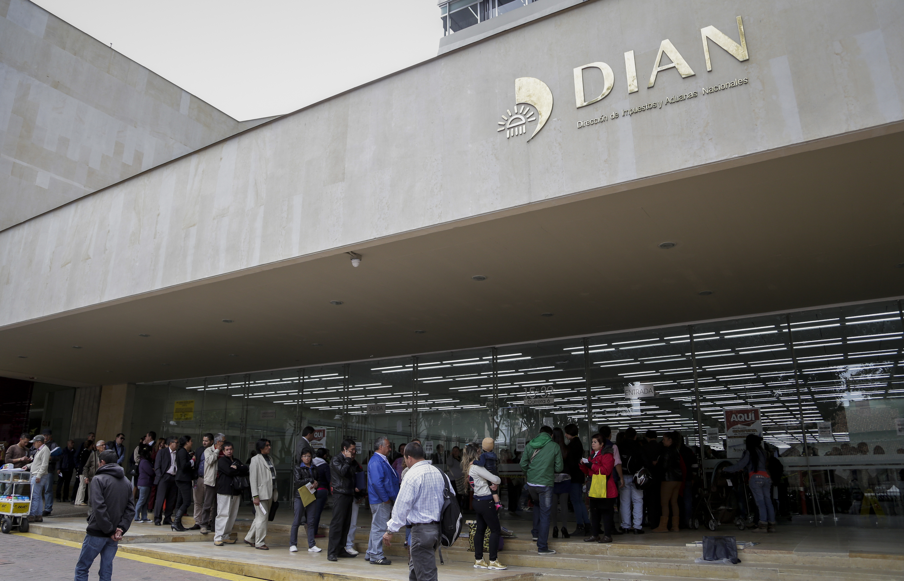 Luis Carlos Reyes Hernández, director general de la Dirección de Impuestos y Aduanas Nacionales (DIAN), fue el encargado de hacer el anuncio.