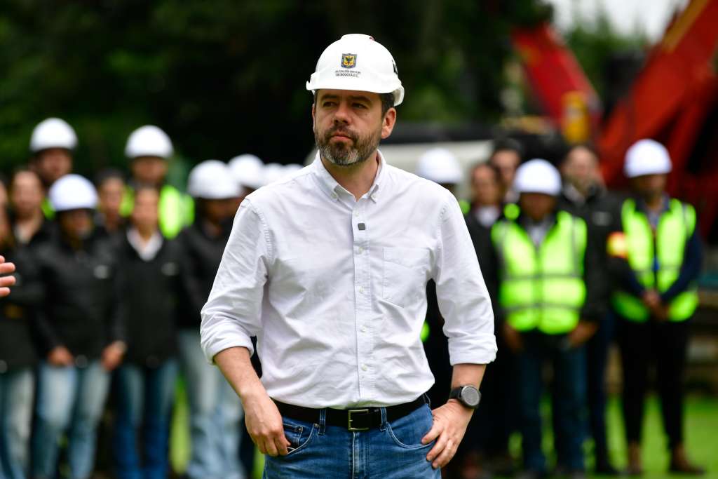 Alcalde de Bogotá durante el inicio de obra del nuevo estadio el Campin a cargo de Sencia, empresa concesionaria responsable de la construcción y operación del nuevo megaproyecto