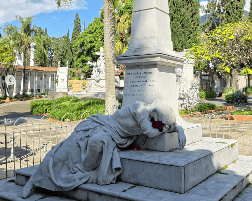Tumba perteneciente a José María Amador, en el Cementerio San Pedro de Medellín.