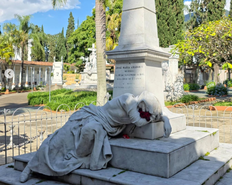 La otra vida del Cementerio San Pedro en Medellín