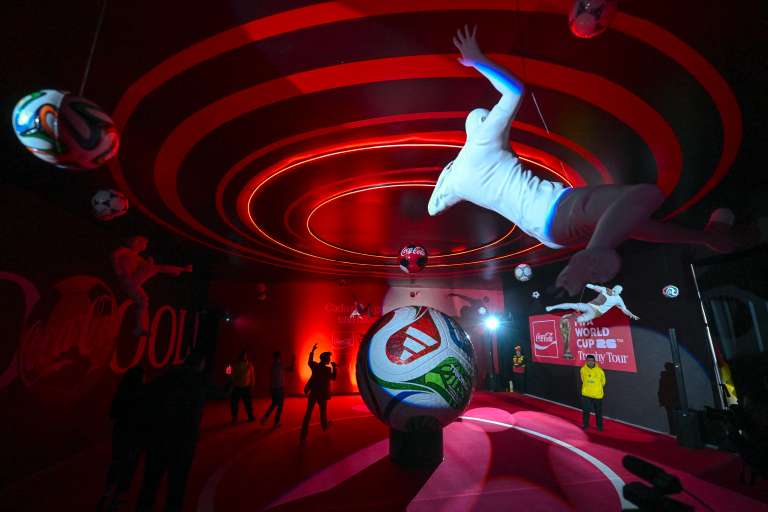 Trionda, balón oficial de la Copa Mundial de la FIFA 2026, durante el tour del trofeo de la Copa del Mundo en Bogotá, Colombia, este 15 de febrero de 2026.