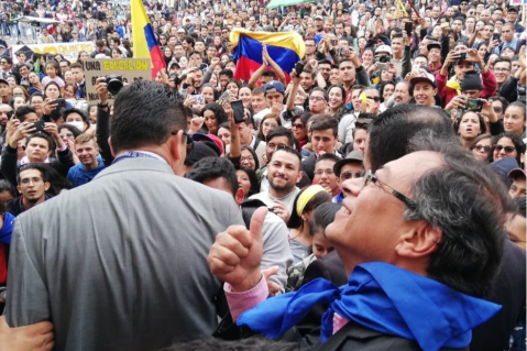 Críticas a Petro por intervenir durante la manifestación estudiantil