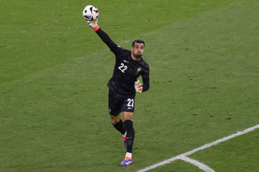 Frankfurt Am Main (Germany), 01/07/2024.- Goalkeeper Diogo Costa of Portugal in action during the UEFA EURO 2024 Round of 16 soccer match between Portugal and Slovenia, in Frankfurt Main, Germany, 01 July 2024. (Alemania, Eslovenia) EFE/EPA/ROBERT GHEMENT