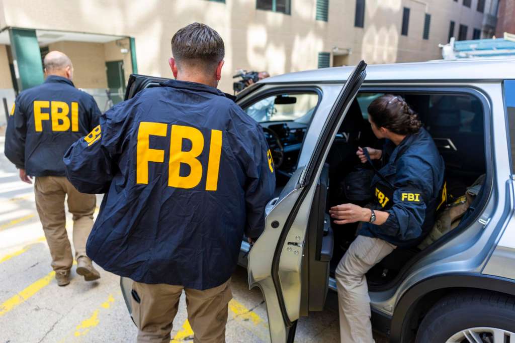 WASHINGTON (United States), 22/08/2025.- FBI agents depart the office of John Bolton, former National Security Advisor of US President Donald Trump, in Washington, DC, USA, 22 August 2025. FBI agents raided Bolton's Maryland home and his Washington, DC, office. EFE/EPA/SHAWN THEW