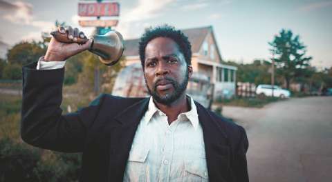 Harold Perrineau, en el papel de un cuidador