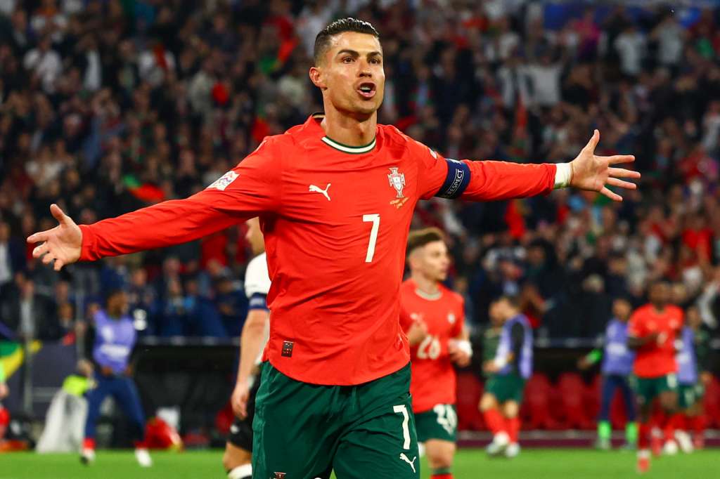 FOTODELDÍA EPA4331. MÚNICH (ALEMANIA), 04/06/2025.- Cristiano Ronaldo de Portugal celebra un gol este miércoles, durante un partido de la semifinal de la Liga de las Naciones entre Alemania y Portugal en Múnich (Alemania). EFE/EPA/Anna Szilagyi