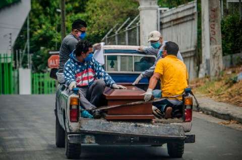 Entierros exprés: la otra tragedia del coronavirus en Nicaragua