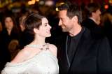 Anne Hathaway y Hugh Jackman encantan con sus voces