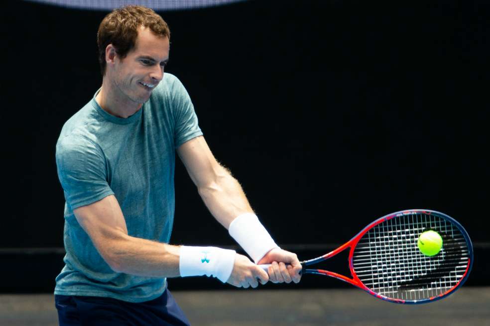 Andy Murray en una de las sesiones de entrenamiento antes del Abierto de Australia. / AFP