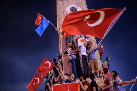 Obama promete ayuda a Erdogan para investigar golpe frustrado en Turquía