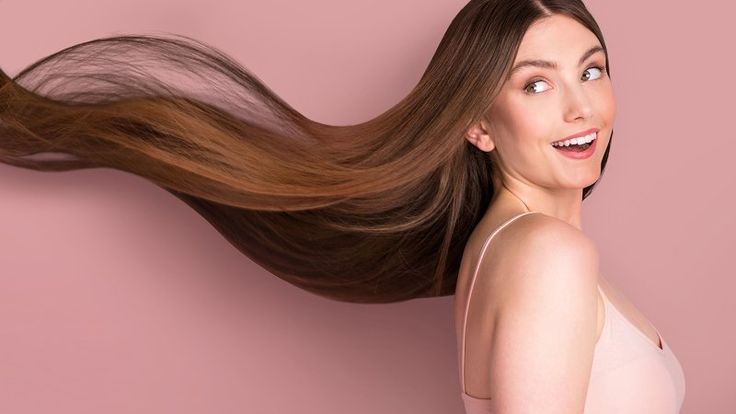 Los baños de brillo para el cabello, son la opción ideal si lo tienes opaco y quieres que reluzca. Aquí te enseñamos como hacerlo en casa.