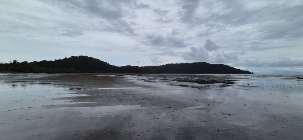 Imagen de Bahía Solano, en Chocó, donde se espera que haya olas de tsunami.