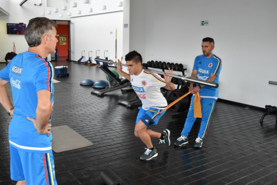 Guillermo Celis (c) es una de las alternativas de Pékerman en el mediocampo. / Federación Colombiana de Fútbol