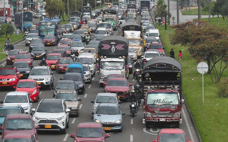 Tráfico en Bogotá, donde se sintió el temblor de este 17 de agosto.