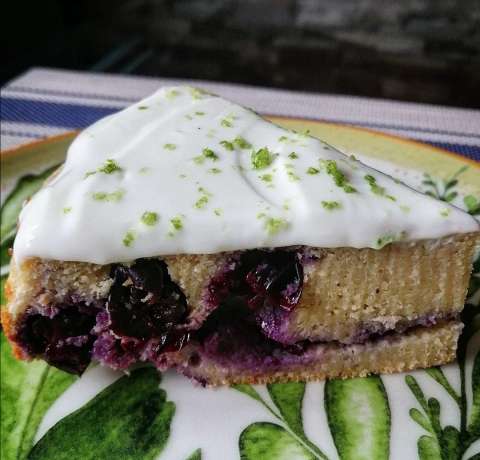 Torta de yogur, arándanos y limón: la receta para endulzar tu día