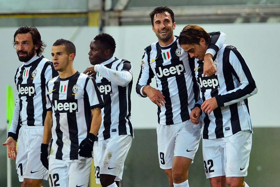 Jugadores de Juventus celebran el triunfo frente a Cagliari. / AFP