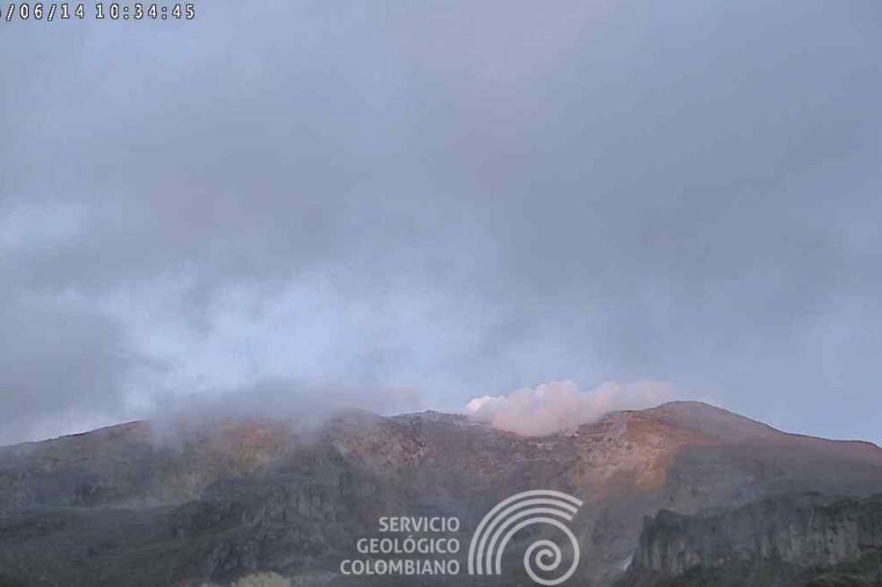 Así se ve el volcán Nevado del Ruiz este miércoles 14 de junio.