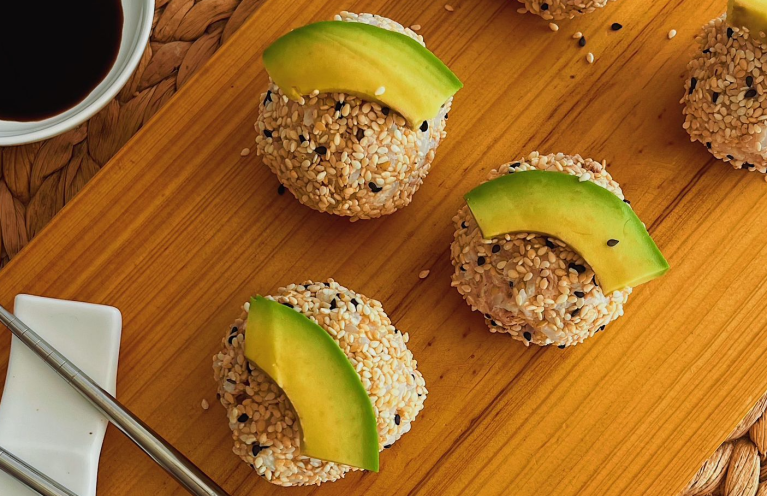 En 20 minutos lleva estos “sushi balls” a la mesa